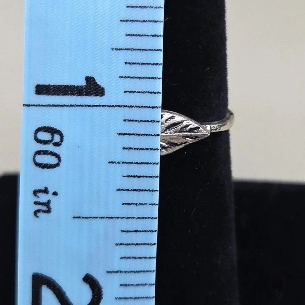 Silver‎ Tone Leaf Motif Stackable Minimalist Band Ring Size 7.5